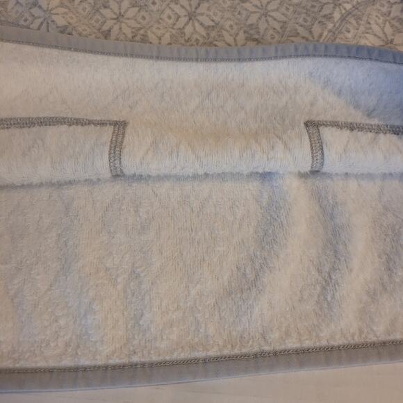 T By Talbots Women's Pullover Sweatshirt Gray Poinsettia Stretch Zipper Size XS - Picture 6 of 10